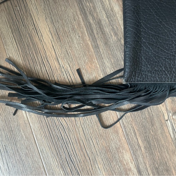 NWOT black leather fringe handbag with chain strap - Picture 5 of 7
